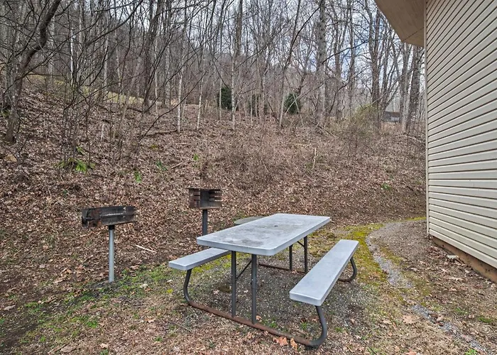 Apt W/ Wraparound Deck & Epic Views In Burnsville!
