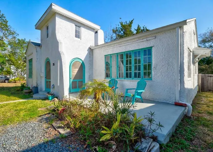 Spanish Beach Bungalow Mainhouse