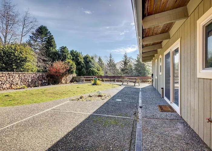 'Ocean Vista' Gold Beach Getaway!