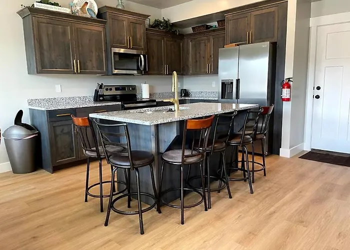 Lovely Condo! W/ Free Recreational Vehicle Parking