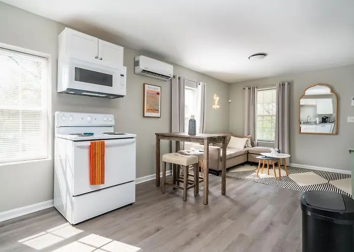 Vibrant 1 Bed Apt Near Downtown Cola!