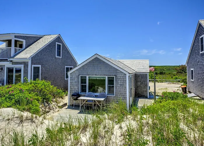 Cozy Cape Cottage—Deck Views Of Cape Cod Bay