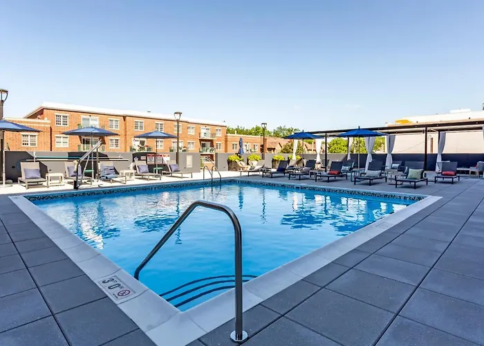 Elmhurst 1Br W Lounge Pool Gym Nr Metra Chi-860