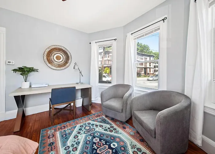 Cozy Rooms In 5Br Apt Near Charming Oak Square