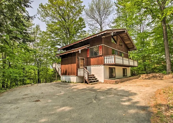 Swiss-Style Chalet W/ Fireplace - Near Story Land!