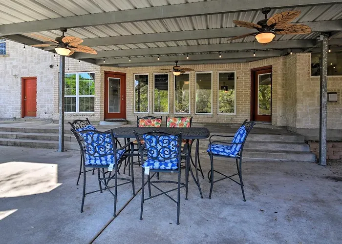 Waterfront Family Home W/ Patio In Hitchcock