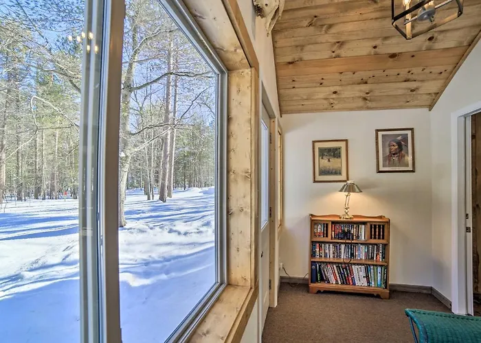 Sunroom, Deck & Grills: Marquette Cottage!