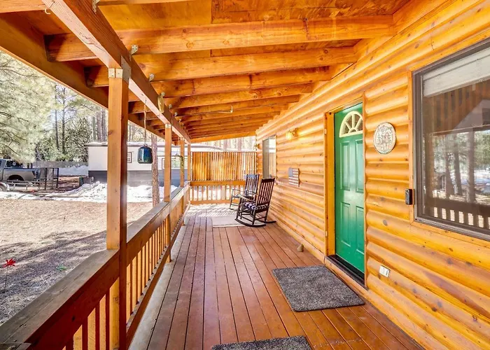 Near Hiking Trails: Wooded Cabin In Lakeside!