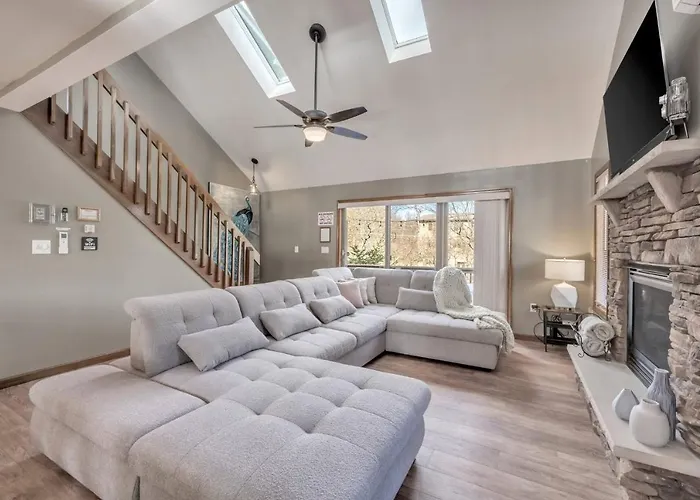 Steps To The Lake House, Hot Tub, Game Room, Deck