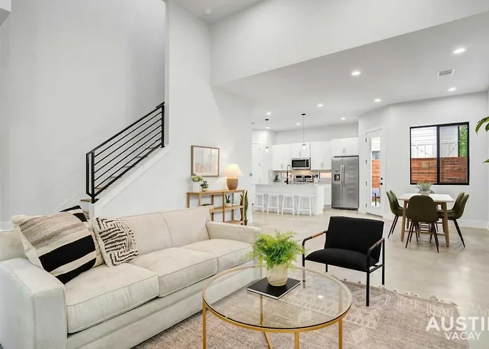 Brand New House, Yard Next To Downtown And E 6Th