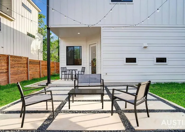 Brand New House, Yard Next To Downtown And E 6Th