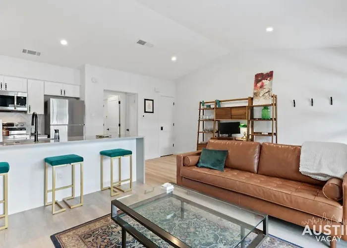 Insta-Ready Apartment In Barton Hills W King Bed