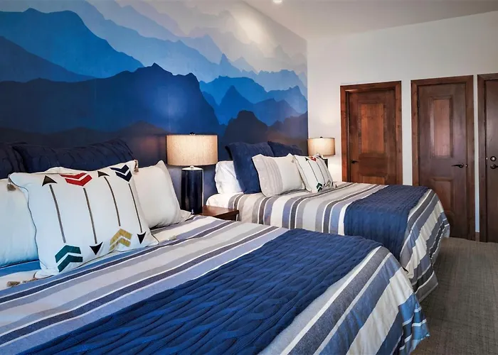 Luxury Two Bedroom Residence Steps From Heavenly Village Condo