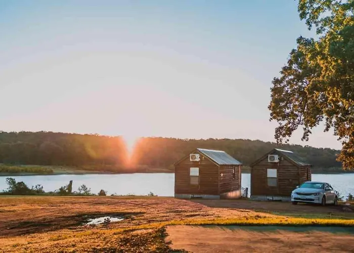 Lakefront Cedar Cabin - 10