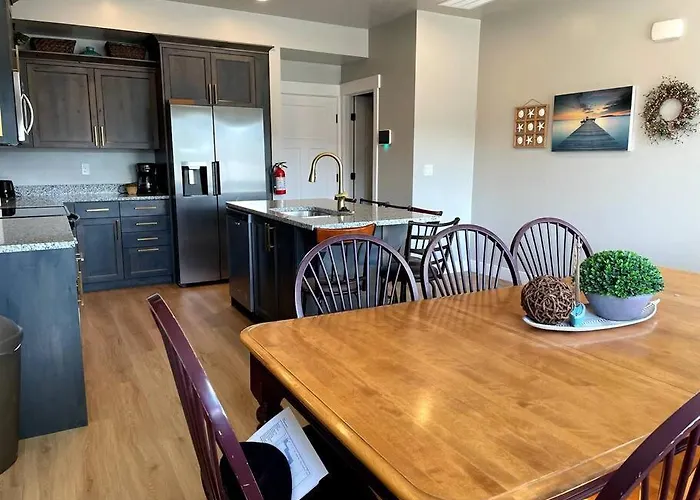 Lovely Condo! W/ Free Recreational Vehicle Parking