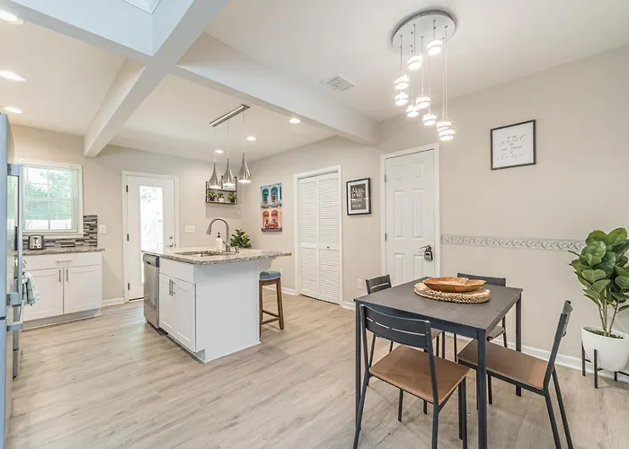 Spacious 3Br/2.5Ba Cozy Fireside Home In Marietta