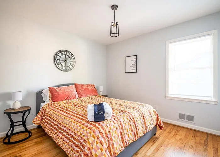 4Br/3Ba Luxurious Decatur Home W/ Patio & Backyard