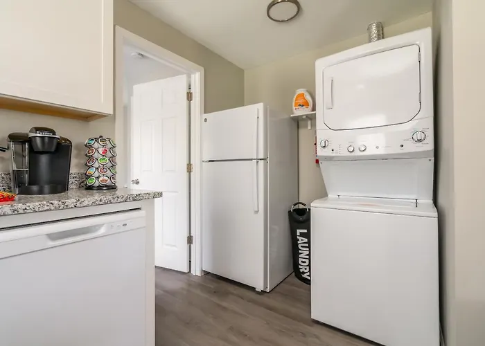 Luxury 1 Bed Apt Near Five Point. Pets Welcome!