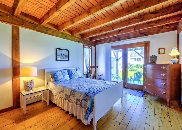 Modern Post Beam With Stunning Bay Views