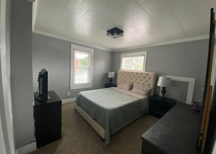 3Bed 2Bath Nestled In Cozy Grandview Neighborhood