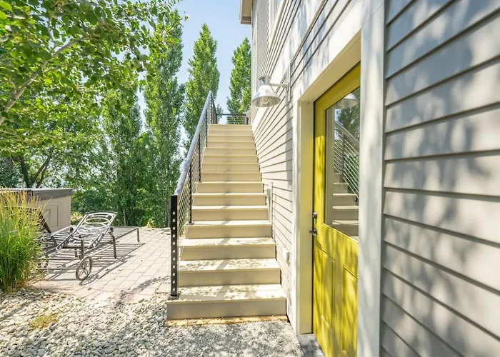Hello Sunshine #51 With Carriage House