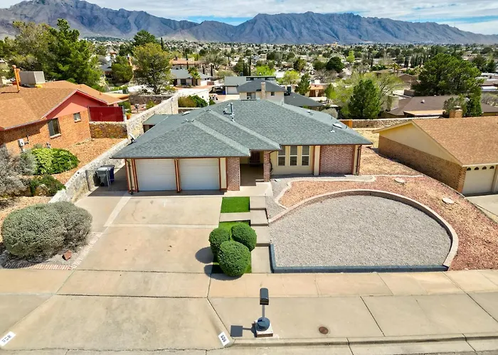 Home With Mountain View/Pool/Tub