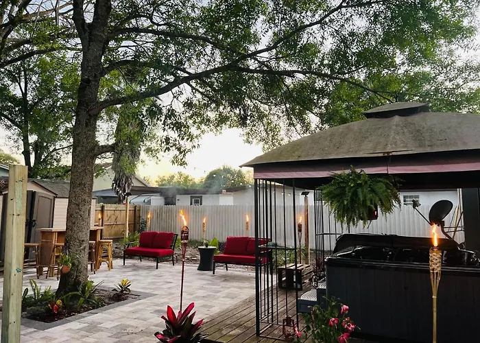 Tropical Casita In Tampa Near Airport And Raymond James Stadium
