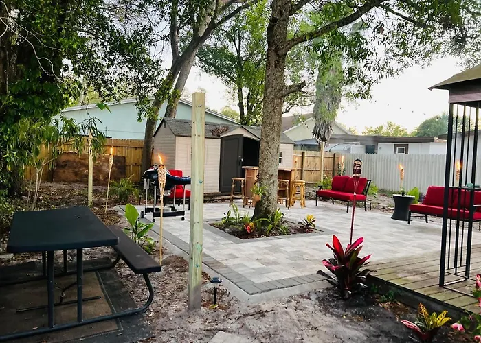 Tropical Casita In Tampa Near Airport And Raymond James Stadium