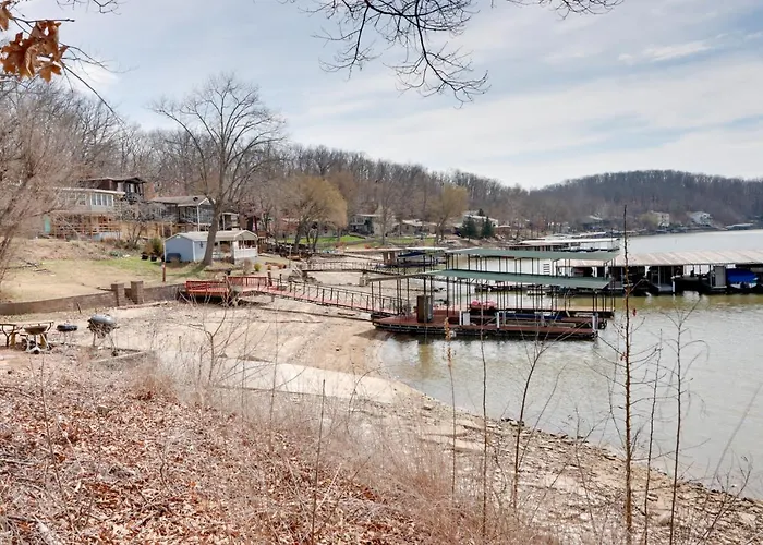 Cozy Camdenton Cottage W/ Deck + Boat Dock Access!