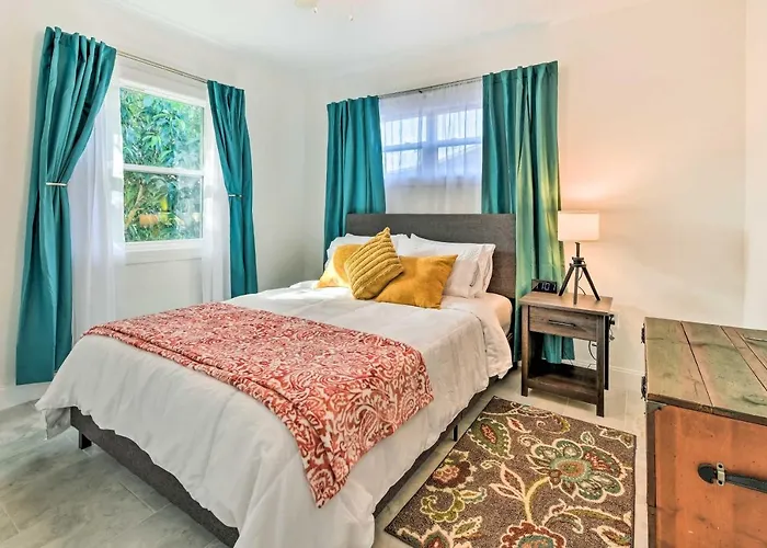 Bright, Pet-Friendly Retreat In Avon Park!