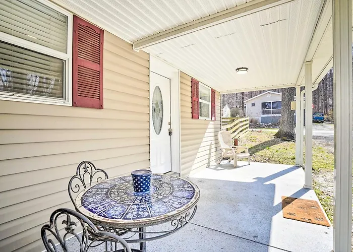 Charming Home With Yard Near Shenandoah River!