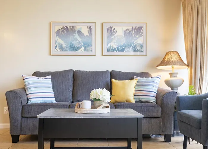 High-Floor Condo With Lanai, Ocean & Beach Access