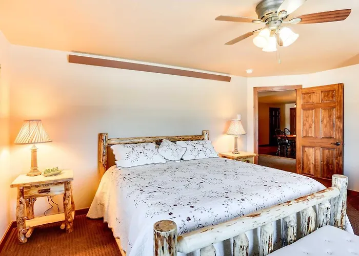 Centrally-Located Deadwood Apt W/ Mountain Views!