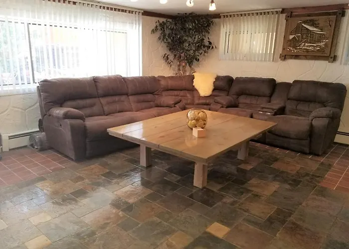 Your Comfy Home In Colorado Springs