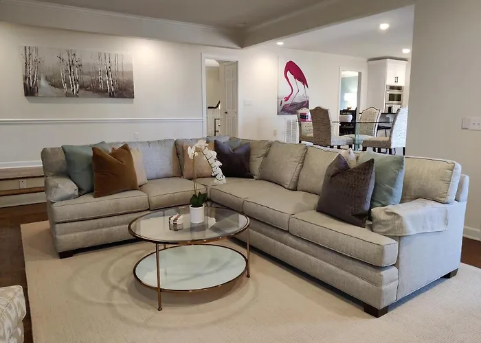 Living Easley Manor - With Amazing Hot Tub!