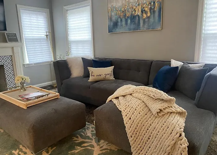 Peace of Cleveland: Pet-Friendly 2BR with Study