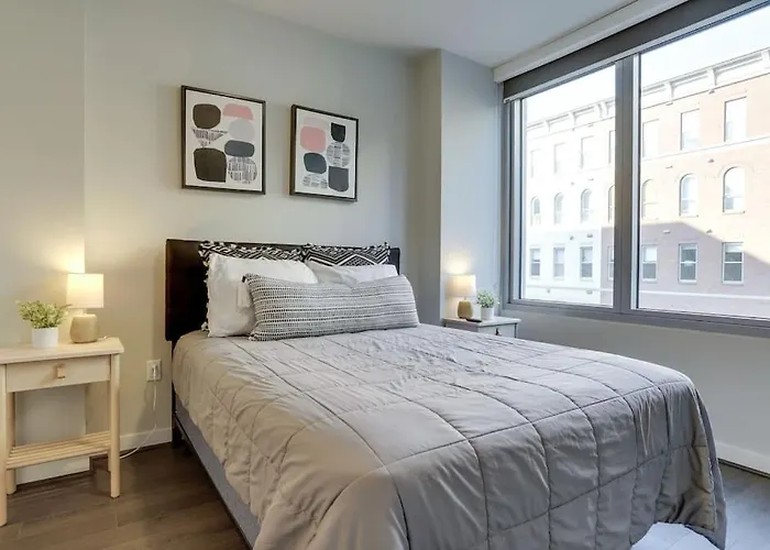 Gorgeous 1 Bedroom At Clarendon With Gym And Rooftop