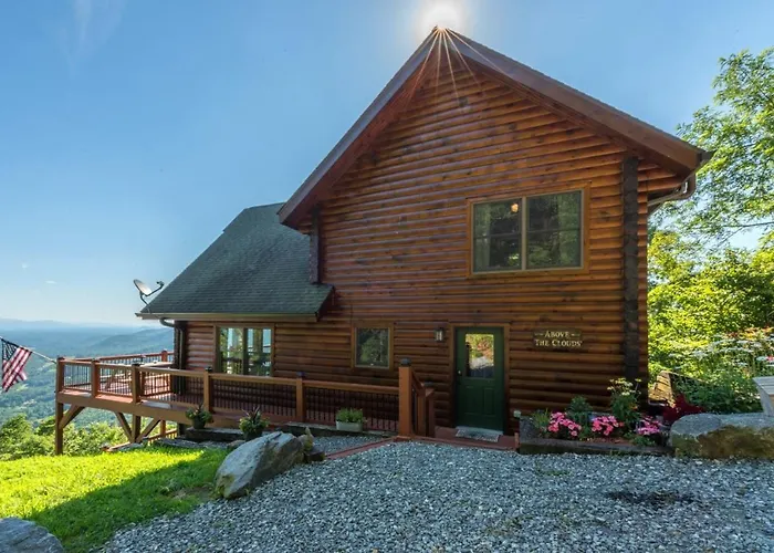 Above The Clouds Log Cabin, Hot Tub & Views!