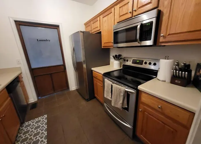 11. Spacious Lakeview Home In Guntersville