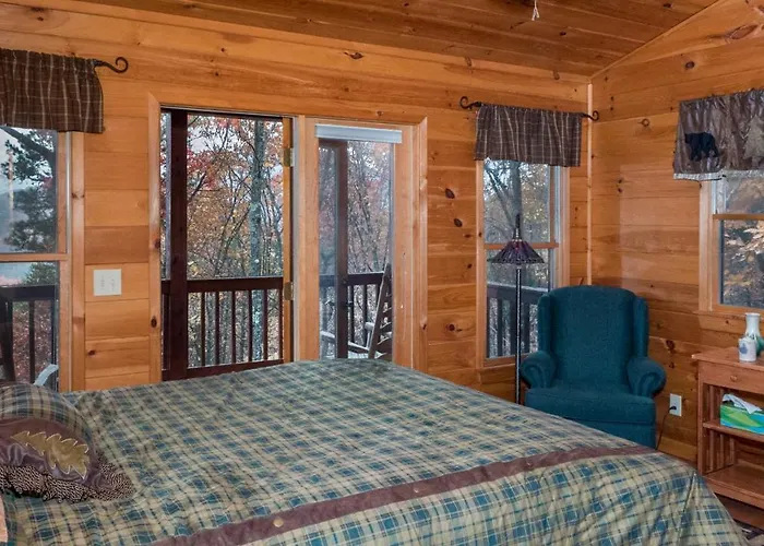 Red Apple Mountaintop Cabin Hot Tub, Wifi, Pet Friendly, Fireplace, Pit, Best Views