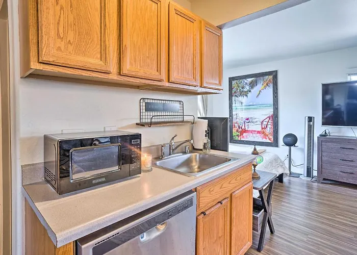 Newport Beach Vacation Rental - Short Walk To Pier