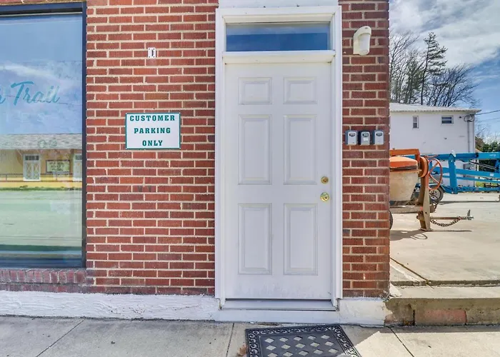 Downtown Marlinton Vacation Rental Apartment!