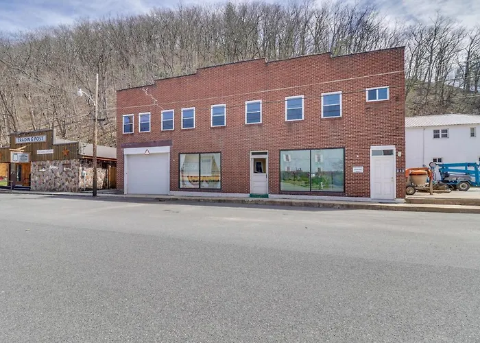 Downtown Marlinton Vacation Rental Apartment!