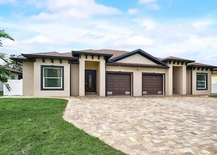 Family Villa King Bed, 3 Bedrooms 2Baths, 7 Guests, Close To Beaches, Golfing, Fishing