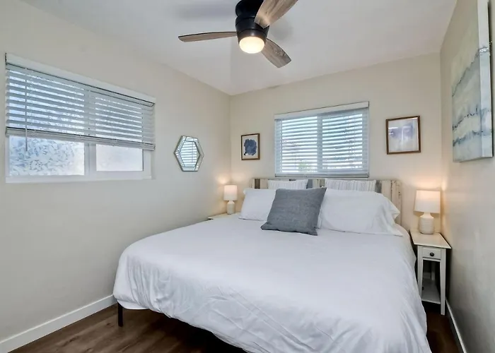 Coastal 2Br Escape - Steps To The Sand & Surf