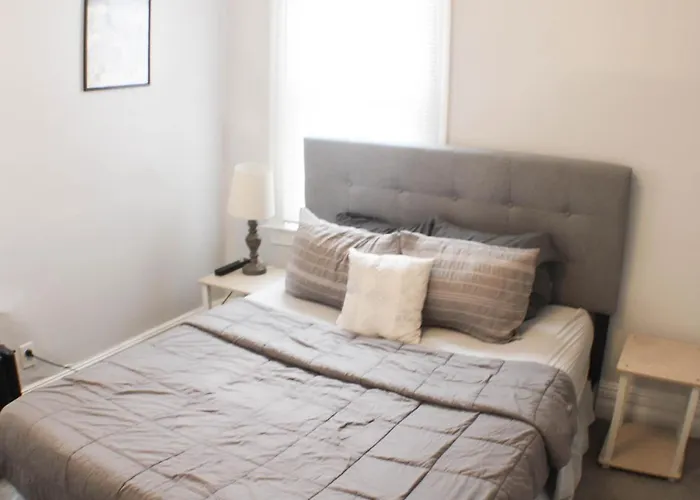 2 Bedroom - Off Street Parking - Amazing View Nearby