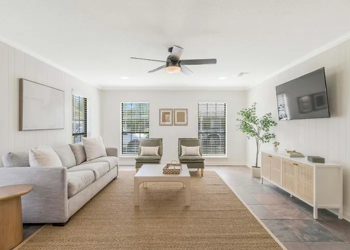 Updated & Centrally Located 3 Bed