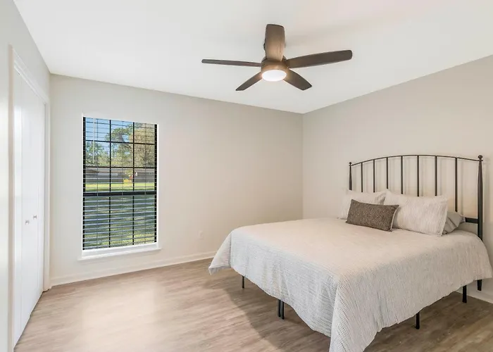 Updated & Centrally Located 3 Bed