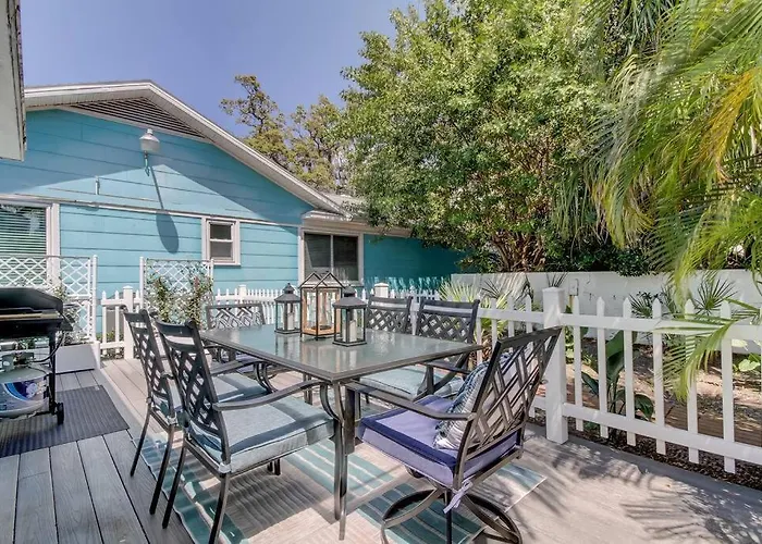 Rare- Downtown 2 Bedroom! Family Friendly!
