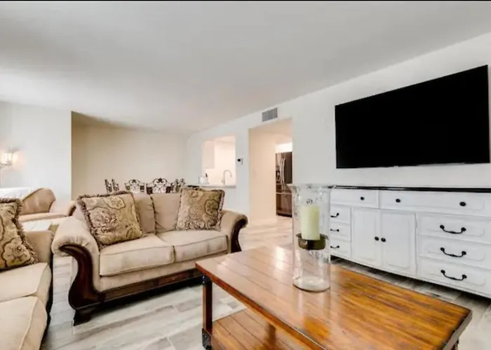 Modern Villa In Old Litchfield